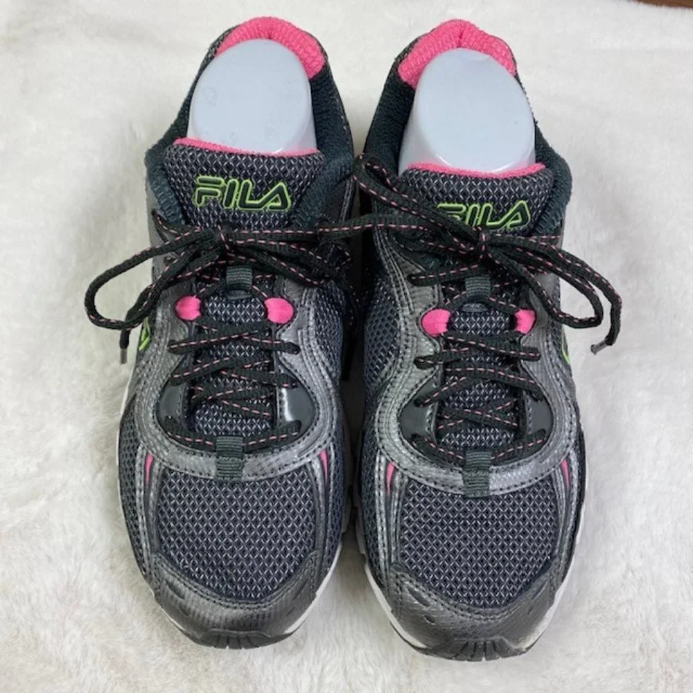 LIKE NEW Fila Women's Silver‎ & Sugarplum Quadrix Running Shoe, size 10
